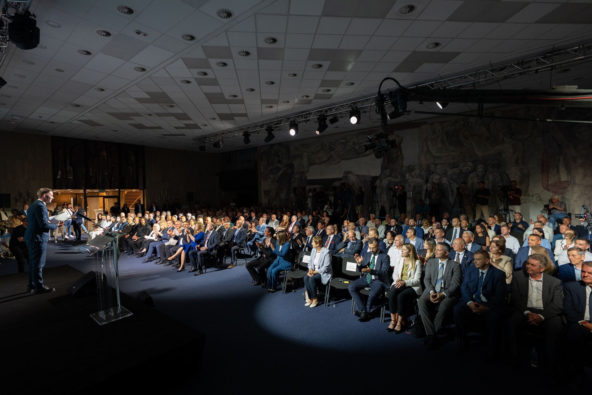 Учредителното събрание на Инициативния комитет, 8 септември 2026: първият ред