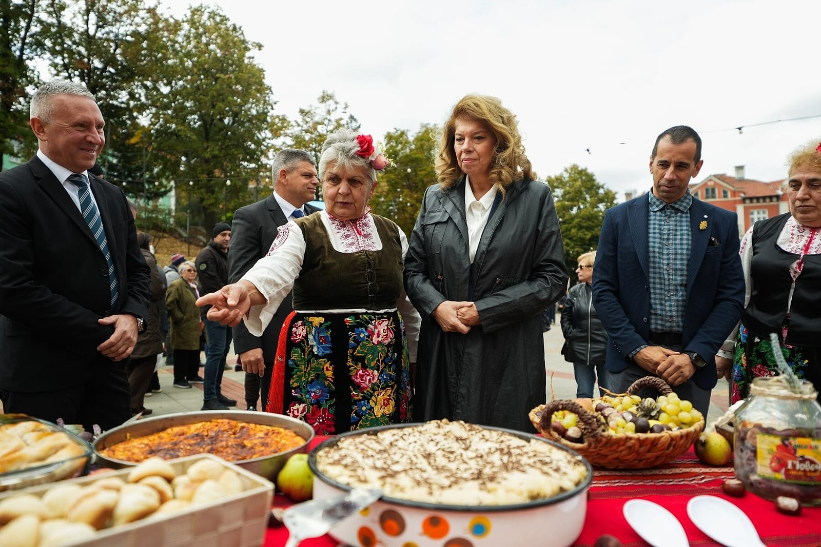 Илияна Йотова на кулинарния празник „Вкусовете на белоградчишката есен“ в Белоградчик