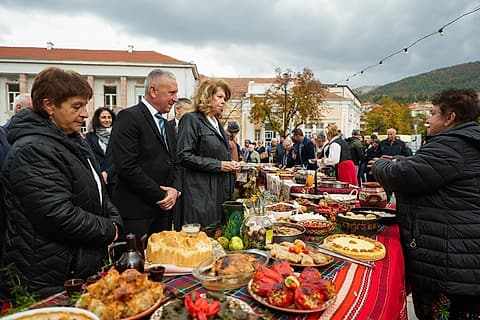 Трапеза с ястия от празника „Вкусовете на белоградчишката есен“