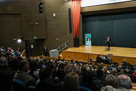 Илияна Йотова говори пред гражданите в Гоце Делчев