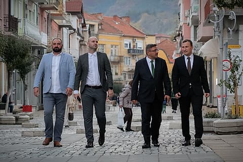 Кирил Вълчев с хора от Гоце Делчев в центъра на града