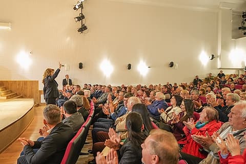 Илияна Йотова поздравява симпатизантите в Монтана