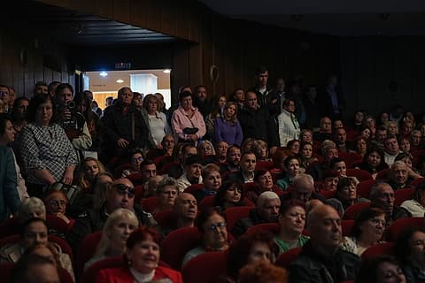 Препълнената зала на срещата с Илияна Йотова и Кирил Вълчев