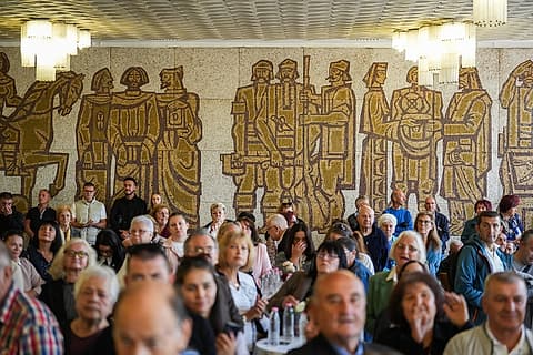 Пълна зала на срещата с граждани в Кърджали
