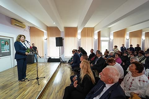 Илияна Йотова говори на срещата в Кула