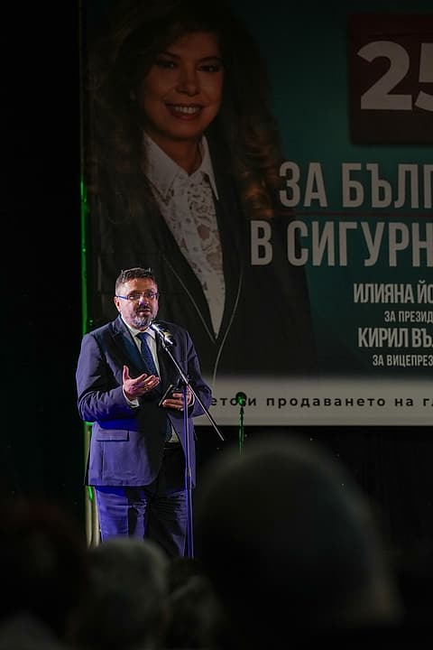 Кирил Вълчев говори на срещата в Плевен