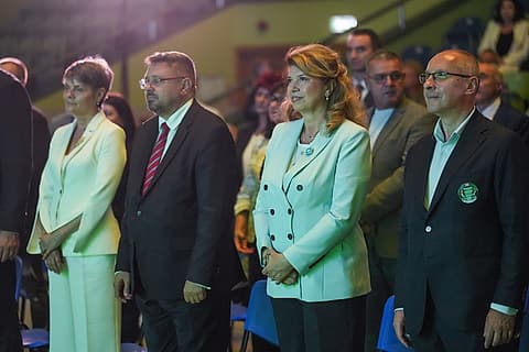 Граждани аплодират на срещата в зала „Сила“ в Пловдив