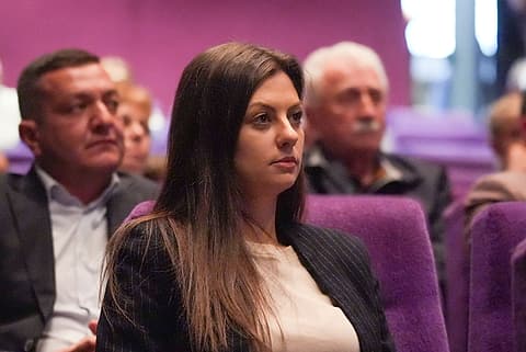 Жители на Правец на срещата с Илияна Йотова