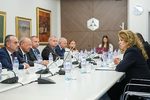 Илияна Йотова говори пред представителите на работодателите