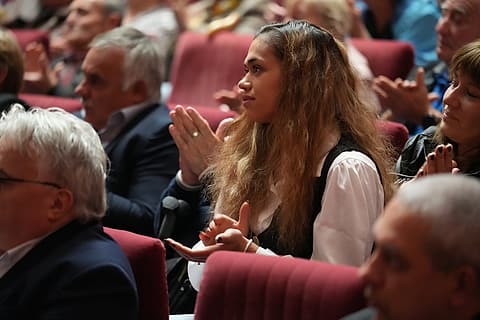 Аплодисменти в залата