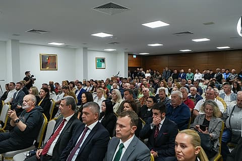 Граждани на срещата с Илияна Йотова и Кирил Вълчев в Сандански