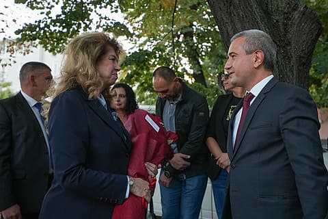 Илияна Йотова сред жители на Стара Загора