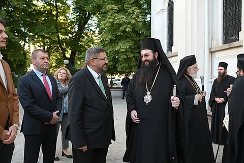 Кирил Вълчев пред катедралния храм „Св. Николай“ в Стара Загора