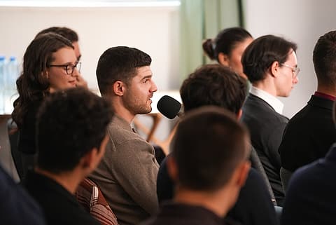 Студенти на срещата „Президентът и поколението“