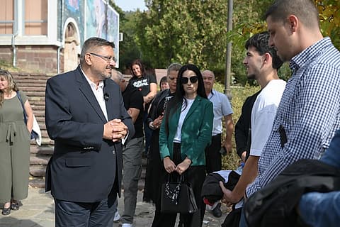 Кирил Вълчев разговаря с граждани в Карлово