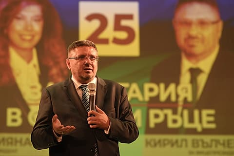 Кирил Вълчев говори пред симпатизанти в Русенската опера