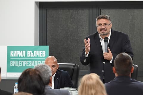 Кирил Вълчев говори пред гражданите в Стамболийски