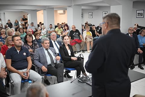 Кирил Вълчев отговаря на въпроси от залата в Стамболийски