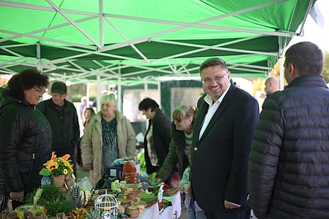 Кирил Вълчев сред щандовете на празника в Стражица
