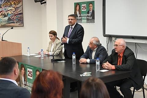 Кирил Вълчев на срещата със симпатизанти в Троян