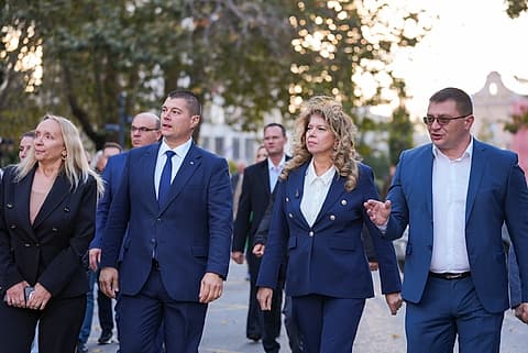 Илияна Йотова с представители на местната власт във Видин