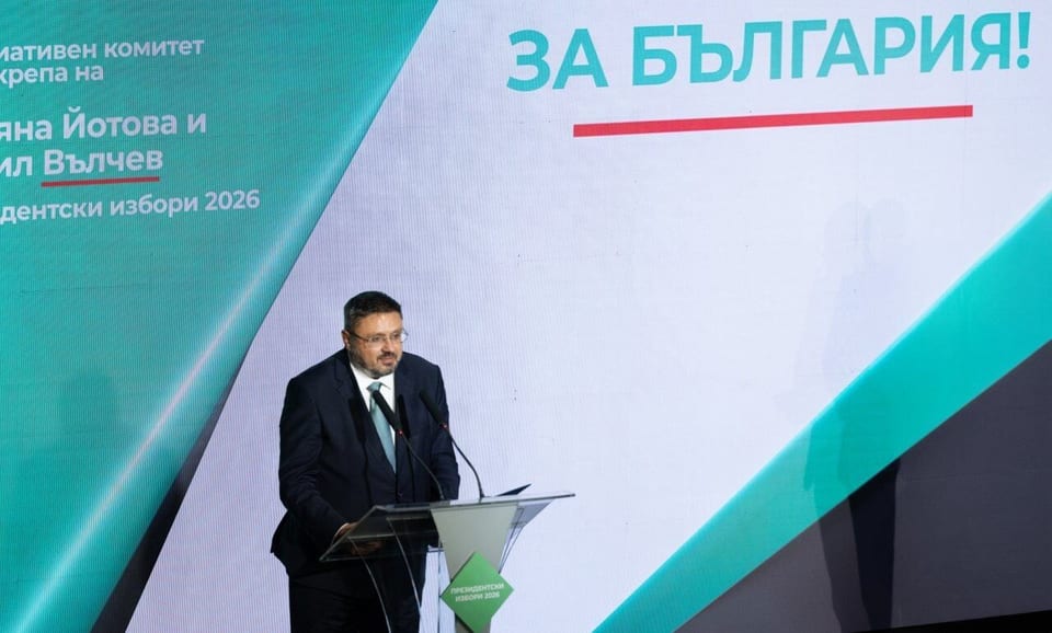 Кирил Вълчев говори от трибуната на учредителното събрание на Инициативния комитет, 8 септември 2026 г.